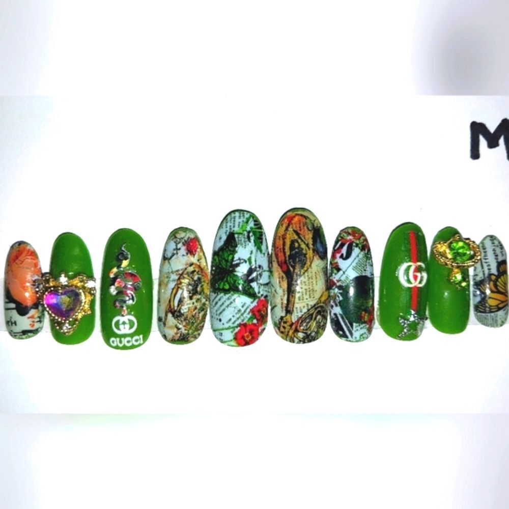 Hand crafted custom print 10pc short acrylic press on nails sz medium